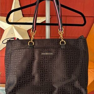 Tommy Hilfiger Black Classic Print Large Zippered Chain Link Bag